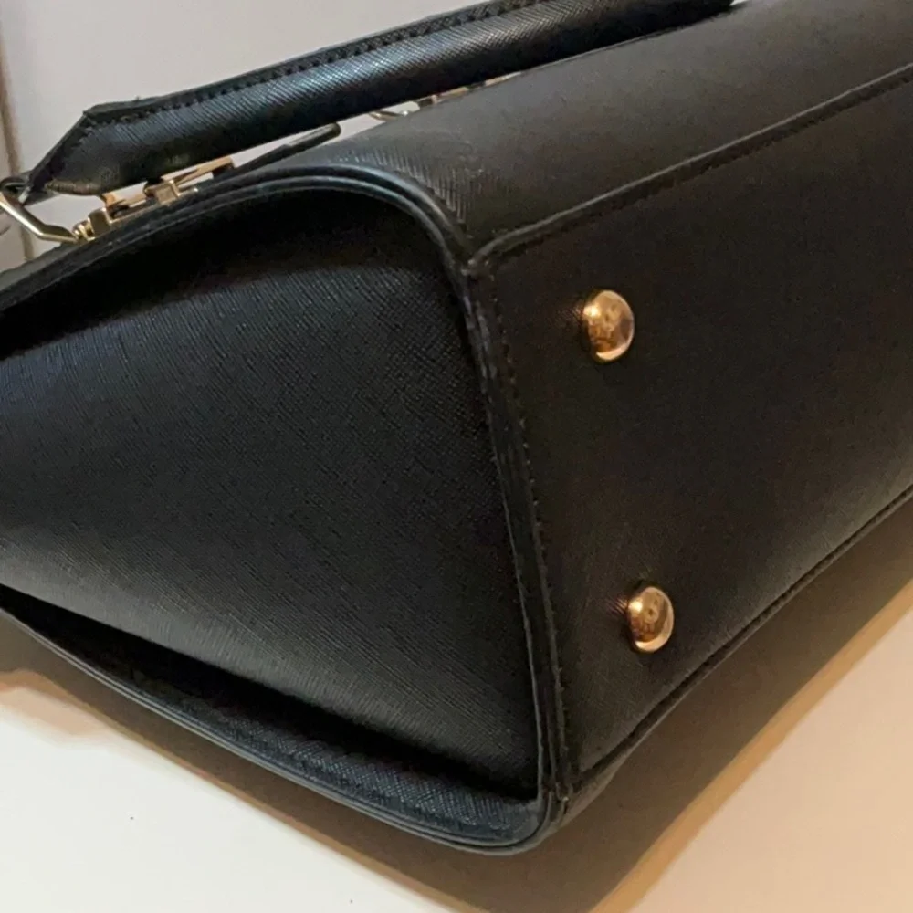 Unbranded this elegant